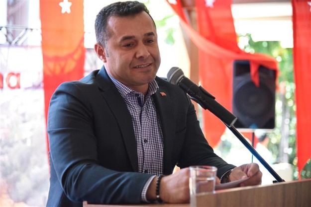 1997 tertip asker adaylarına da seslenen Başkan Yücel konuşmasına şöyle devam etti; “Vatan, millet ve vazife uğruna canınızı feda etmeye yemin edeceksiniz. Bu vatan sizlere emanet.  Sizler vatanı bekledikçe, korudukça, görevlerinizi layıkıyla yerine getirdikçe, milletimiz huzurlu ve güvende olacaktır. İnşallah hepiniz hayırlı bir şekilde teskerelerinizi alıp, ailelerinizin yanına döneceksiniz. Mehmetçik ünvanı sizlere, ailenize, Türk Silahlı Kuvvetleri’ne ve milletimize hayırlı ve uğurlu olsun.”