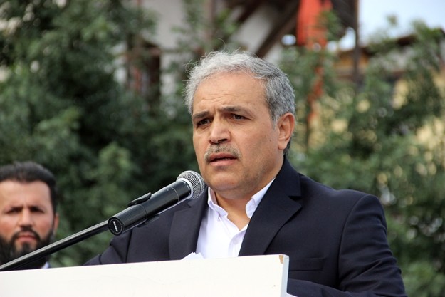 Yürüyüşe katılan vatandaşlara teşekkür eden Yavuz, "2 gün önce şehit olan askerlerimize Allah’tan rahmet diler, ailelerine taziyelerimizi sunarız. Gazilerimize Allah'tan acil şifalar diliyorum. Bugün burada toplanabiliyorsak, rahatça konuşabiliyorsak, önce Allah’a hamd etmek, sonra da şehit ve gazilerimize minnet duymalıyız" dedi.