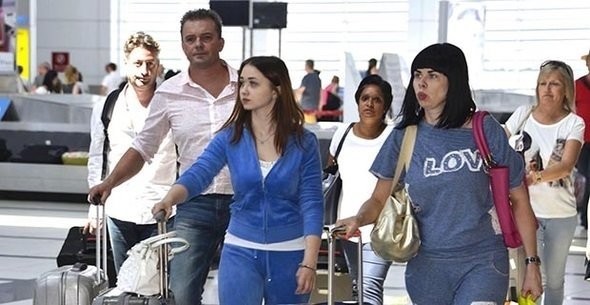 7- Ukrayna

Ukrayna ile Türkiye arasında seyahatlerde pasaport zorunluluğunun ortadan kaldırılması ve kimlikle seyahat yapılması bu ülkeden Türkiye'ye gelen turist sayısının armasına yardımcı oldu. 2017'de Ukrayna'dan gelen turist sayısı 1.2 milyonu aştı.

2016'da bu ülkeden gelen turist sayısı 1 milyon civarındaydı.

Ukrayna bu turist sayıları ile listede yedinci sırada yer aldı.

Ukrayna'daki artış ise yüzde 22 olarak gerçekleşti.