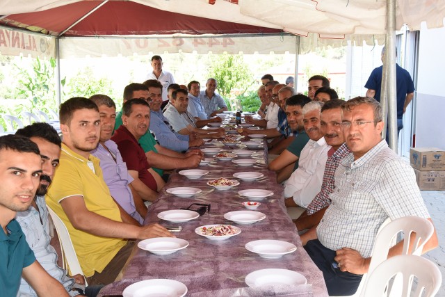 Alanya Belediye Başkanı Adem Murat Yücel, belediye meclis üyeleri, MHP İlçe Teşkilatı ve belediye birim müdürleri meclis üyesi Kerim Ertekin'in hafta sonu yaylada düzenlediği yemekte bir araya geldi.