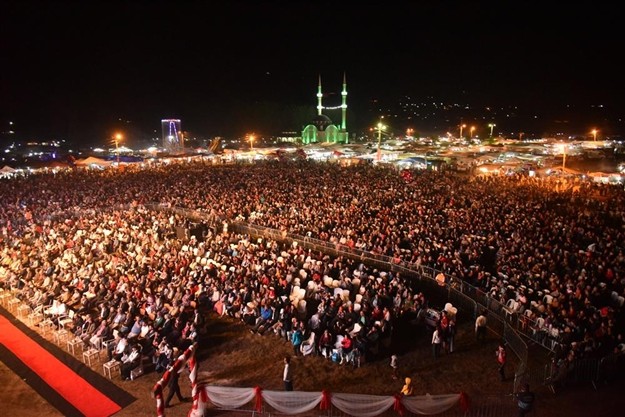 Sunumun ardından kürsüye gelen Alanya Belediye Başkanı Adem Murat Yücel, konsere gelen misafirleri selamlayarak, açılış konuşmasını gerçekleştirdi. Yücel konuşmasında Gökbel Güreşleri’nin ata sporu ve kültürümüzün yaşatılması için düzenlenen önemli bir organizasyon olduğunu söyledi.