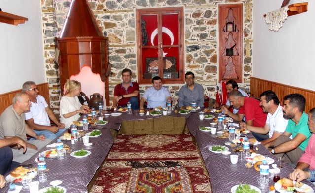 Alanya Kaymakamı Dr. Hasan Tanrıseven, 30 Ağustos Zafer Bayramı nedeniyle ALKOD tarafından başlatılan bayrak kampanyasına tam destek verdi.