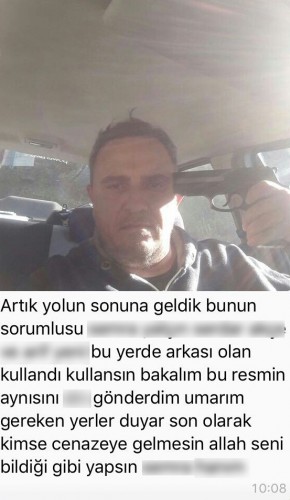 Şahin, "Artık yolun sonuna geldik. Bunun sorumlusu S. Y., S. A. ve A. Y.. Bu yerde arkası olan kullandı, kullansın bakalım. Son olarak kimse cenazeme gelmesin. Allah seni bildiği gibi yapsın S. hanım" notunu arkadaşlarıyla paylaştıktan tabancayı ateşleyerek yaşıma son verdi. Yazıyı okuyan arkadaşlarının ihbarı üzerine olay yerine gelen çok sayıda polis, çevrede güvenlik önlemi aldı.
