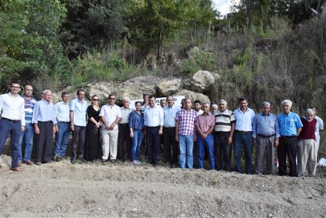 Alanya Ziraat Odası ile işbirliğinde projemizin daha da yaygınlaşması amacıyla 2. adım olarak Üzümlü Mahallesinde orkide soğanlarının ekimini yaptık.