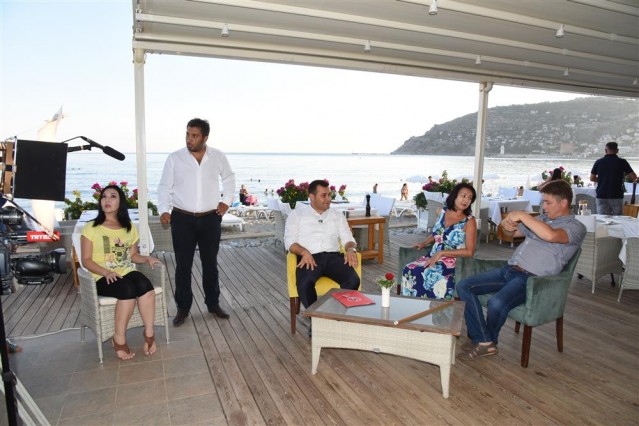 Rus pazarını canlandırmak için dört Rus TV kanalını Alanya’ya davet eden Belediye Başkanı Adem Murat Yücel, kanallarla röportajlarına devam ediyor.