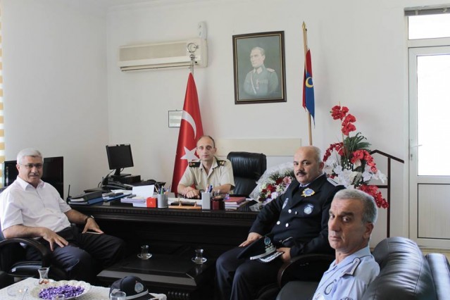 Zabıtadan sorumlu Başkan Yardımcı Mehmet Kula, Zabıta Müdürü Hasan Akın ve zabıta ekipleri, Zabıta Haftası nedeniyle gerçekleştirilen ziyaretlere bugünde devam etti.