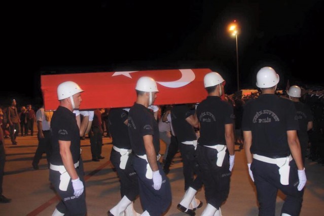 Mardin’in Dargeçit ilçesinde yola döşenen patlayıcının infilak etmesi sonucu şehit olan Emniyet Amiri İbrahim Halil Aksoy’un cenazesi Alanya'ya getirildi.