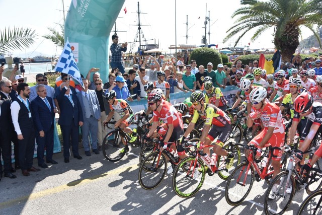 Alanya- Kemer etabının saat 16:45 de Kemer de son bulması bekleniyor. Milli takımında yarışacağı bu yarışta ülkemizi Alanya’nın yetiştirdiği sporcu Batuhan Özgür’ünde içinde bulunduğu 8 sporcu temsil edecek.