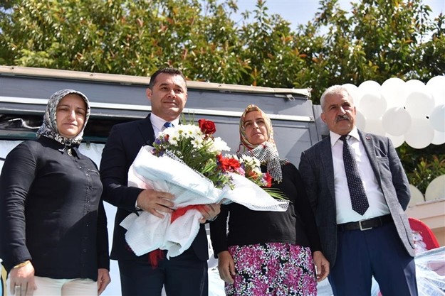 Alanya Belediyesi tarafından Ucuz Halk Pazarı yanında yapılan Kapalı Salı Pazarı düzenlenen açılış töreni ile hizmete açıldı. Açılış Törenine Alanya Belediye Başkanı Adem Murat Yücel, Alanya Jandarma Komutanı Jandarma Yarbay Serkan Akbaba, İlçe Emniyet Müdürü Haşim Çakmaklı, Alanya Müftüsü Mustafa Topal, Milliyetçi Hareket Partisi (MHP) İlçe Başkanı Mustafa Türkdoğan, Cumhuriyet Halk Partisi (CHP) İlçe Başkanı Ali Takavut,  Sivil Toplum Kuruluşları Temsilcileri, meclis üyeleri, başkan yardımcıları, oda başkanları, muhtarlar, pazarcı esnafı ve vatandaşlar katıldı.