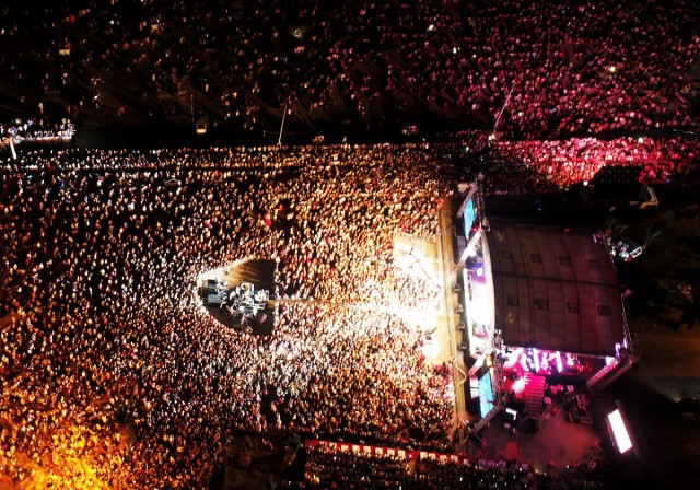 Alanya'da bu yıl 18’inci düzenlenen Alanya Uluslararası Turizm ve Sanat Festivali’nin son gününde konser veren Ebru Gündeş, hayranlarına unutulmaz bir gece yaşattı.
