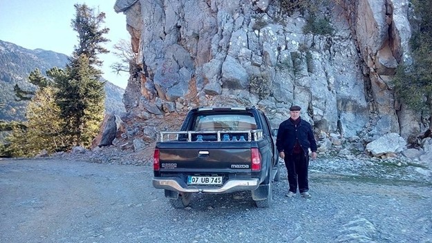 Edinilen bilgiye göre, Osman Nuri Özen(64), Havva Özen(73) ve Nebi Yüksel(80), Mustafa Özen (76) yönetimindeki 07 UZ 569 plakalı otomobille geçtiğimiz Çarşamba günü Karatepe Mahallesi Muhtarı Şaban Özen'in babası Ali Özen'in cenaze törenine geldiler.