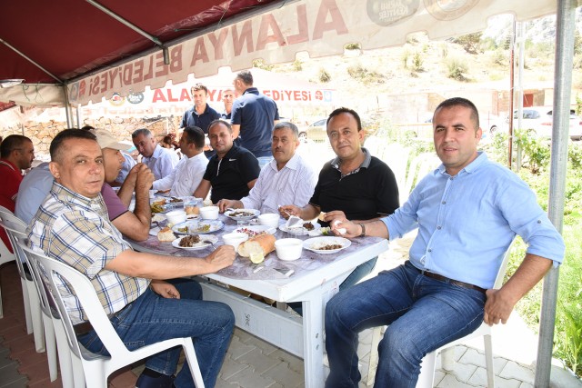 Yemeğe Alanya Belediye Başkanı Adem Murat Yücel, belediye başkan yardımcıları, Mehmet Kula, Tunahan Kasapoğlu, Nazmi Yüksel,MHP Alanya İlçe Başkanı Hilmi Er ve içe yönetimi,  MHP Alanya eski ilçe Başkanı Cafer Uyar, eski milletvekili Hayri Dogan, belediye meclis üyeleri ve belediye birim müdürleri katıldılar.