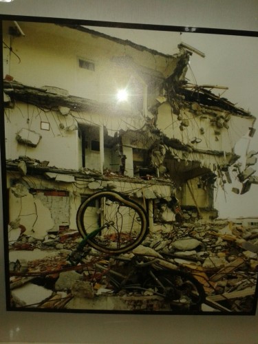 17 Ağustos 2015 bu gece 03:02'de Yalova Depremi yıl dönümünde depremi yaşamış kader birliği ettiğim değerli dostlarımızla birlikteydim. Depremi  yaşamış ve de benim gibi Canlarını kaybetmiş dostlarla dua ve tekbirlerle Canlarımızı yad ettik. Allah rahmet eylesin, mekanları cennet olsun. Nurlar içinde yatsınlar.