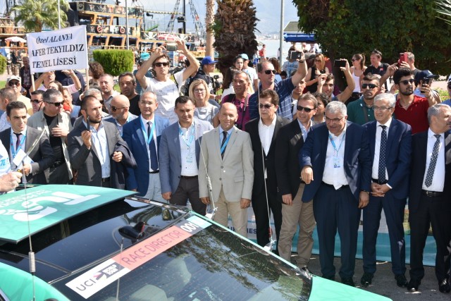 Bu yıl 53. Kez organize edilen Cumhurbaşkanlığı Türkiye Bisiklet Turu, 15 Ekim Pazar günü İstanbul’da son bulacak. Dünyanın tek kıtalararası bisiklet turuna katılan sporcular, 6 etap boyunca bin 25 kilometre pedal çevirecek