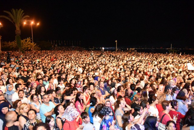 Alanya Uluslararası Turizm ve Sanat Festivali’nin son gününde ilk olarak sahneye DJ Haluk Sarıtaş çıktı.