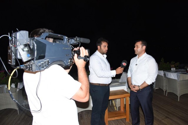 Yerleşik Rusların sosyal hayatı, Alanya’ya gelen Rus turist sayısı, Rus Dernekleri, Rus Okulu, Alanya Belediyesi Yabancılar Meclisi ve yabancıya konut 

satışları hakkında Rus TV kanallarına konuşan Alanya Belediye Başkanı Adem Murat Yücel, Rusların Alanya’ya olan ilgisine vurgu yaptı.