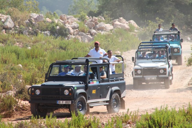 En kısa mesafenin 4 buçuk, en uzun mesafenin 30 kilometreyi bulduğu bu parkurlarda talep yaratarak, deniz, kum ve güneş üçlemesi dışında Alanya’mızın tarihi ve doğal güzelliklerini de dünyaya duyurmak istiyoruz. Böylece turizm pastasından kırsal kesimin de pay alabilmesini sağlayarak bütüncül olarak turizm yapılmasını hedefliyoruz.