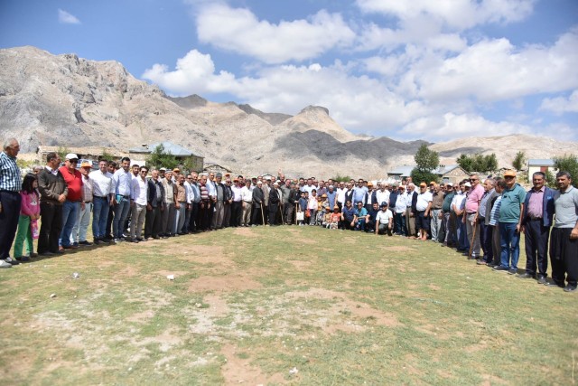 EĞRİGÖL’DE VİZONTELE SÜRPRİZİ

Başkan Yücel ve ekibi, Eğrigöl’de akşam yemeği ve konaklama için mola verirken akşam yemeğinin ardından Alanya Belediyesi’ne ait LED ekran aracından Vizontele filmi yayınlandı. Yayla programına katılan ekip ve Eğrigöl’de konaklayan vatandaşlar, ilgiyle izlediği gösterim için Başkan Yücel’e teşekkür etti.