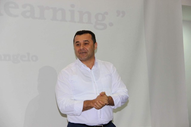 AHEP Üniversitesi Rektörü Prof. Dr. Erol Sayın, 2015/2016 Akademik Yılının ilk dersini anlatarak açılışı yaptı. Sayın, Üniversitelerin geçmişten günümüze tarihçesini ve AHEP Üniversitesi’nin misyonunu anlattı. Prof. Dr. Erol Sayın AHEP Türkiye’nin yetkin öğretim kadrosuyla farklı çizgi ve yaklaşımda bir eğitim ve öğretim sunacak” dedi.