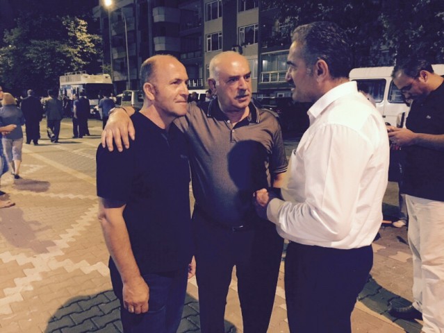 Alanya GHSİ Müdürü Erdal Tamrak eşini ve üç çocuğunu kaybettiği 17 Ağustos depreminin yıl dönümünde Yalova'ya giderek anma programına katıldı.