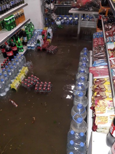 Alanya Meteoroloji İstasyon Müdürlüğü'nden alınan verilere göre sabah 10.00'a kadar etkili olacak olan yağışta metrekareye ortalama 57.3 kilogram yağış düşerken, güneyden saatte 40 kilometre esen rüzgarında yer yer hızlanacağı kaydedildi.