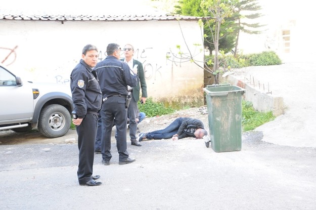 İhbar üzerine olay yerine çok sayıda polis ve sağlık ekibi sevk edildi. Hastaneye kaldırılan Hasan Y. yoğun bakıma alındı.