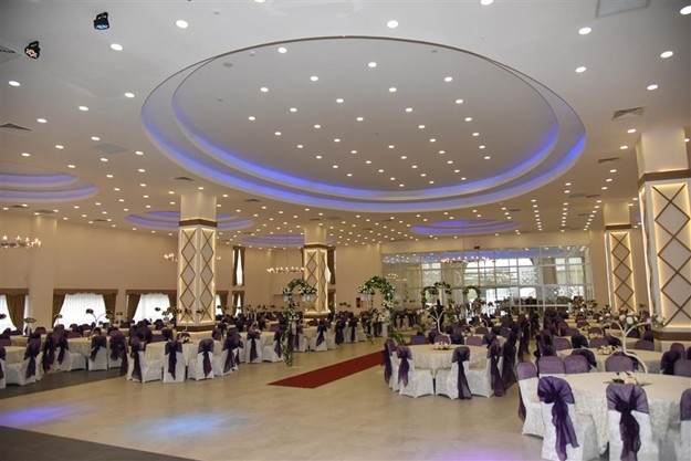 “ALANYA’NIN EN KISA SÜREDE İL OLACAĞINA İNANIYORUM”

“Genel Başkanımız Sayın Devlet Bahçeli’nin “2023, Cumhuriyet’in yüzüncü yıldönümüdür. Büyükşehirleri kapsayacak şekilde yüz il, bin ilçeden oluşan bir idari sistemle, ekonomide yerli ve milli diriliş sayesinde, siyasette birlik ve dayanışma ruhunun ayağa kalkışıyla Türkiye, bölgesinde süper güç, küresel düzeyde de nazı geçen, sözü dinlenen bir ülke seviyesine çıkmalıdır, inanıyorum ki mutlaka çıkacaktır.” Sözlerine canı yürekten katılıyor; Genel Başkanımızın “YÜZ İL, BİN İLÇE” hedefiyle, mutlaka Alanya’nın da en kısa sürede il olacağına inanıyorum” diyen Belediye Başkanı Yücel, 4 yılda 3 kez Alanya’yı ziyaret ederek, Alanya’ya verdiği değeri gösteren ve her zaman Alanya’nın il olmasını destekleyen Milliyetçi Hareket Partisi Genel Başkanı Devlet Bahçeli’ye Alanya halkı adına teşekkür ve şükranlarını sundu.