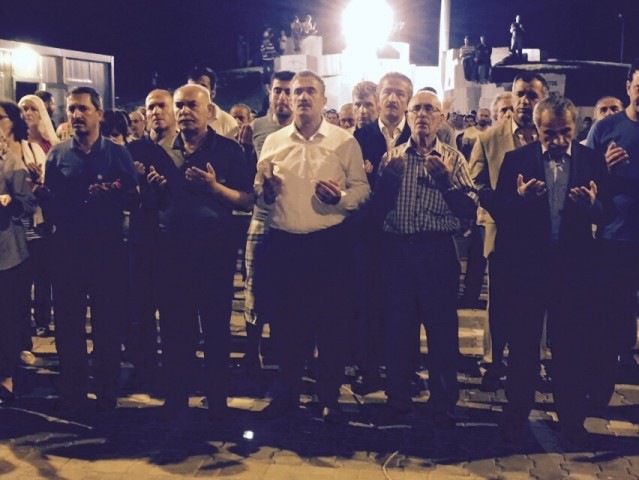 Allah'ım bir daha böyle büyük acılar yaşatmasın ülkemize. Bizleri bu önemli gecede yalnız bırakmayan başta çok değerli aile dostum kader birliği abim Yalova Milletvekili Fikri Demirel ve Yalova Milletvekili Muharrem İnce, Yalova protokolü ve Yalovalılara şükran ve saygılarımı sunarım.