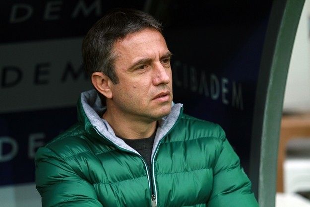 Bursaspor Teknik Direktörü Mutlu Topçu üst üste alınan kötü sonuçların ardından sıkıntılı günler geçiriyor.