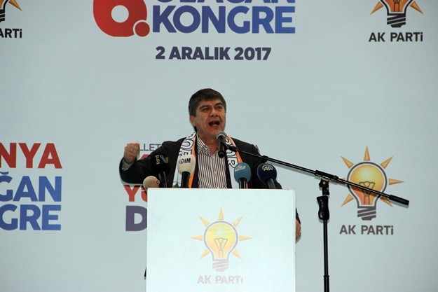 Antalya Büyükşehir Belediye Başkanı Türel de, “Her kongre daha büyük bir hedefe başlamak için yeni bir başlangıç. Bizim kongremizin kaybedeni yok. 15yılda çok badireleri atlattık. Senelerce ülkemizi Atatürk ve Cumhuriyet üzerinden bölmeye çalıştılar. Birileri Aleviler üzerinden milleti kışkırtıyor ama bu oyun tutmadı. Milletimiz için tuzak kuranlar kazdıkları tuzağa kendi düşecek. Türk milleti güçlü bir millet. Bizim milletimiz makam, mevki meraklısı olmadığına en güzel örnek bu kongre. Hedefimiz bu kutlu davanın bir neferi olmak. Berberoğlu’na teşekkür ediyorum. Alanya’ya çok büyük yatırımlar yaptık. Köy yollarına 42 milyon lira ayırdık. Toptancı hali 100 milyon lira. Katı atık tesisiyle Alanya dünyaya örnek oluyor. Alanyaspor’a örnek bir tesis kazandıracağız. Telekom ve Ticaret Lisesi kavşakları ilk katlı kavşaklar oldu.