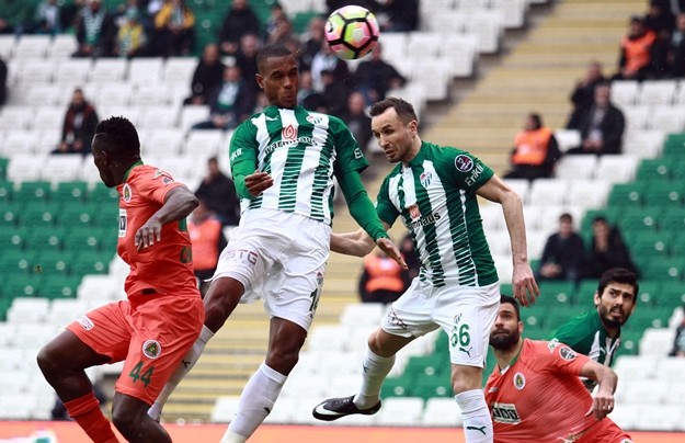 Maça etkili başlayan ve maç boyunca baskılı oynayan taraf Aytemiz Alanyaspor'du