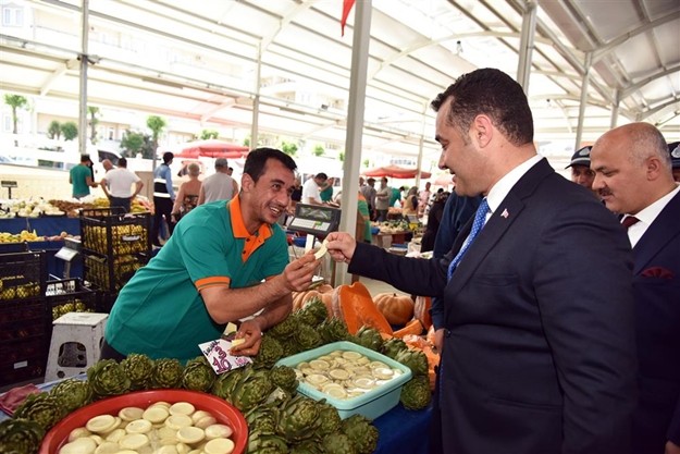 BAŞKAN YÜCEL’DEN DEVLET BAHÇELİ YAŞAM ALANI AÇILIŞINA DAVET

Belediye Başkanı Adem Murat Yücel, 23 Nisan Pazartesi günü saat 16.30’da başlayacak Devlet Bahçeli Yaşam Alanı’nın açılış törenine vatandaşları ve tüm Alanya halkını davet etti.