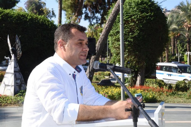 Kutlamalar kapsamında esnaf ziyaretleri ve etkinlikler yeni mahallelerde de devam edecek. 5 Eylül Cumartesi günü Öğretmen Evi’nde düzenlenecek yemeğin ardından emekli olan personellere plaket verilecek ve sinevizyon gösteresi eşliğinde etkinlik sona erecek.