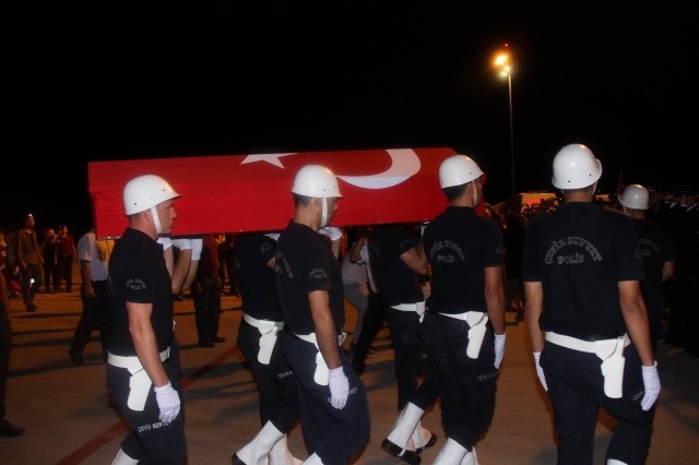 Mardin'in Dargeçit ilçesinde yola döşenen patlayıcının infilak ettirilmesi sonucu 4 polis şehit olmuştu.