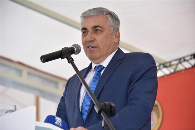 800 YILLIK AV KÖŞKÜ ASLINA UYGUN RESTORE EDİLİYOR 

Bir açık hava müzesi olan Alanya’nın kültürel dokusunu hiç bozmadan gelecek nesillere aktarmanın birinci öncelikleri olduğunu söyleyen Alanya Belediye Başkanı Adem Murat Yücel, “Demirtaş’ta bulunan 800 yıllık Av Köşkü’nü restore ediyoruz. Anadolu Selçuklu köşk mimarisinin en önemli örneklerinden birisi olan Sedre Av Köşkü’nü tamamladıktan sonra Avcılık Müzesi olarak ziyarete açacağız. Syedra Kalesi de bizim için Alanya Kalesi kadar değerli bir kültürel mirastır. Korunması ve turizme kazandırılmasını hedefliyoruz” dedi.