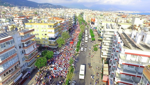 Ak Parti'den Alanya'da gövde gösterisi
