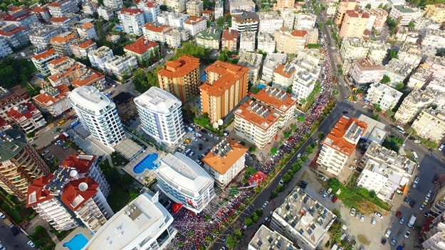 Ak Parti'den Alanya'da gövde gösterisi