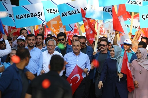 Ak Parti'den Alanya'da gövde gösterisi