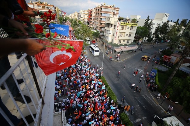 Ak Parti'den Alanya'da gövde gösterisi