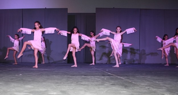 Misafirler, Özel Bahçeşehir Alanya öğrencilerinin hazırladığı Sanatın Çiçekleri isimli öğrenci resim sergisi  ile karşılandı. Özel Bahçeşehir Alanya öğrencilerinin 2015-2016 yılı boyunca hazırladıkları birbirinden özel çalışmalar davetlilerin ilgisini topladı.