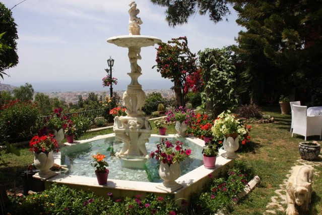 Alanya Belediyesi Park ve Bahçeler Müdürlüğü tarafından düzenlenen “En Güzel Balkon En Güzel Bahçe Yarışması” tamamlandı. En güzel bahçeyi yapan ve en güzel balkonu düzenleyen yarışmacı ödülü kaptı.