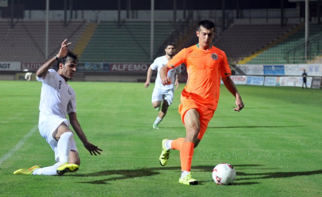 30'uncu dakikada Sinan sol kanatta topu kontrol ederek içeriye ortaladı.