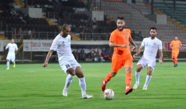 Gökay'ın penaltı noktasının gerisinden gelişine plase vuruşunda top filelere gitti: 1-0.