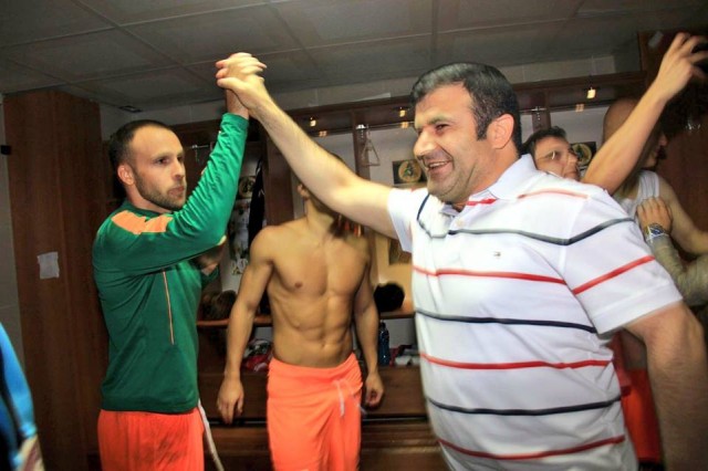 Müthiş bir sevinç dalgası vardı. Alanyaspor'un soyunma odasındaki ambiyans anlatılmaz ancak yaşanır" dedi.