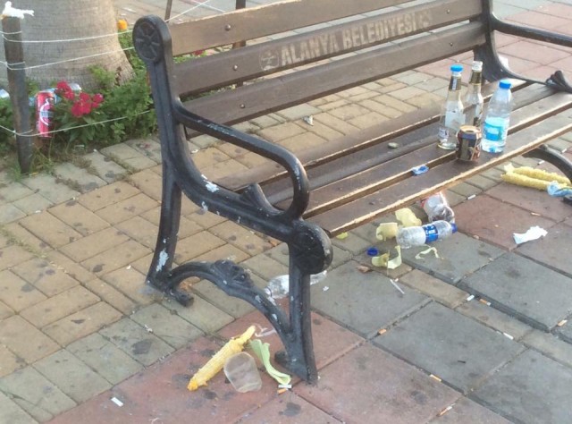 Ramazan Bayramı tatilinde ortaya çıkan görüntüler Alanya'da tartışma yarattı.