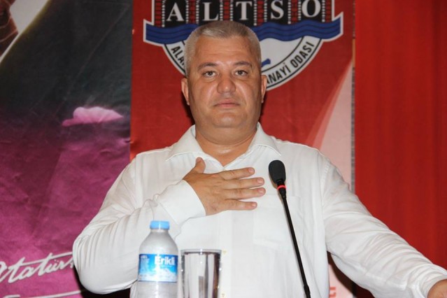 Sevenleri tarafından alkışlarla karşılanan ALTSO Başkanı Mehmet Şahin, kendisine kurulan dijital kumpası anlattı.