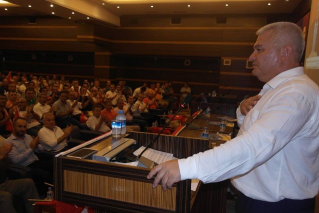 Değerli dostlarım,
bizler bu yola başkoyarken kazanan ve paylaşan alanya için yola çıktık.
Ekibimiz Alanya, hedefimiz güçlü ALTSO dedik.
Alanya Ticaret ve Sanayi Odası olarak demokrasi düşmanlarına karşı ilk günden bugüne kadar gösterdiğimiz birlik ve beraberlik içindeki kararlı ve dik duruşumuzdan asla vazgeçmeyeceğimizi,
ülkemizin birliğine, kardeşliğimize ve demokrasimize karşı olanların karşısına sonuna kadar dikilmeye devam edeceğimizi,
gücünü sandıktan, yetkiyi milletten almayan hiç bir iradeyi kabul etmeyen duruşumuzun bozulması için oynanan her türlü kirli oyuna karşı mücadelemizin sekteye uğramasına asla izin vermeyeceğimizi,