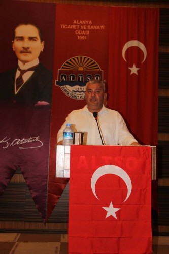 Bu olağanüstü hal durumundan yararlanmaya çalışan kalbi kara fırsatçılarla, vatanını milletini bile satabilecek kadar şuursuzca hareket etmekten çekinmeyecek kişiler ile karşılaşmak maalesef mümkün..
Mevlam hepimizi her türlü iftiradan bu kalbi kara fırsatçılardan korusun.
Yaşadığım bu bir haftalık olağanüstü gelişmeler süresince her zaman metanetimi korumaya çalıştım. Delik kapta suyun durmayacağını aklımdan hiç çıkarmadım.
Tarafıma atılan mesnetsiz iftiraların asılsızlığının ortaya çıkmasını sabırla yüzümü ekşitmeden bekledim.
Gerçekten yaşadığımız çok büyük bir iftiranın sonucuydu ve bunu tüm devlet büyüklerimiz, yetkililer de açık bir şekilde gördü. Bu yaşadıklarımız bu süreçte toplumun huzuru için bu tür iftiraların, haksızlıkların önüne geçilmesi gerekliliğini de ortaya çıkarmıştır.
Yapılan operasyon geçmiş dönemlerde ergenekon, balyoz, şike gibi gördüğümüz klasik FETÖcü polislerin takdiğidir. Bir takım dijital veriler eklenerek birilerinin hayatı karartılmak istenmiştir.
Benim hakkımdaki isnatlarda, aynı o dönemdeki gibi kimin gönderdiği belli olmayan, dijital ortamdan gönderilen elektronik posta ile başlatılmış ve aynı şekilde hayatım da karartılmaya çalışılmıştır.
Bahsettiğim bu ihbar ve ekleri dikkatli bir şekilde incelendiğinde ihbarın ekinin bile ihbar tarihinden önce düzenlendiği anlaşılacaktır.