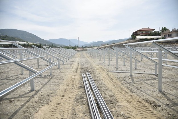 Bu hizmetlerimizi yarın halkımızın takdirine sunup, onlara tanıtacağız. Tüm Alanya halkını yarın saat 12.30’da belediye binası arkasında yapacağımız Toplu Açılış ve Temel Atma Törenimize katılımınızı bekliyoruz.” dedi.