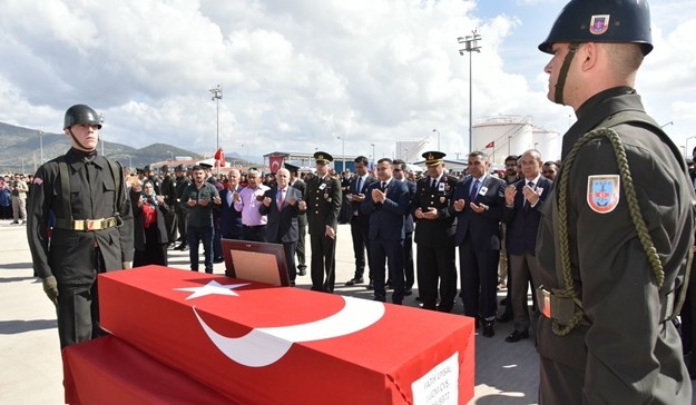 Diyarbakır'ın Dicle ilçesinde teröristler tarafından yola tuzaklanan el yapımı patlayıcının infilak etmesi sonucu şehit olan Gazipaşalı Jandarma Uzman Çavuş Fatih Uysal'ın naaşı Gazipaşa'ya getirildi.